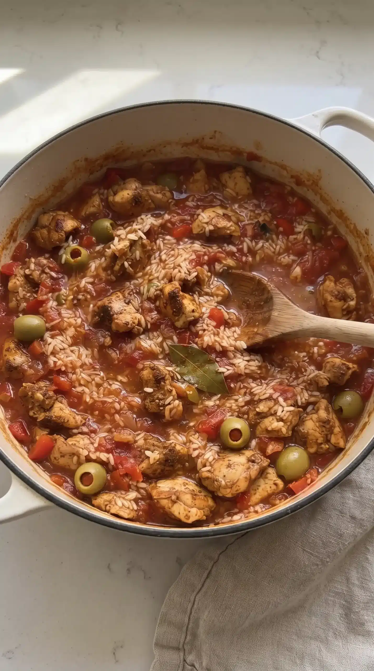 Rice, chicken, tomatoes, broth, beer, and seasonings combined in a Dutch oven